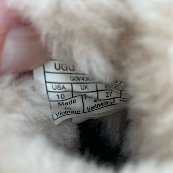 Ugg Gita Boots - Picture 6 of 6